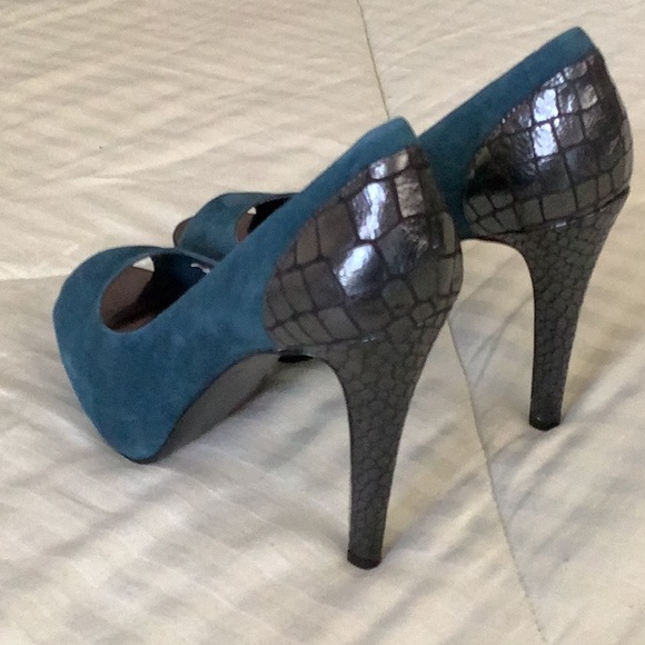 Heels - Picture 2 of 3